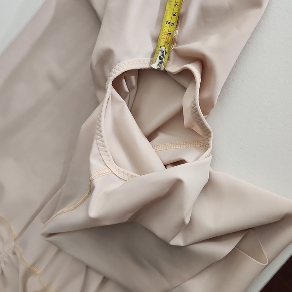 Isavela Compression Wear Size 2X Tan Bodysuit Short After Surgery - Picture 7 of 8